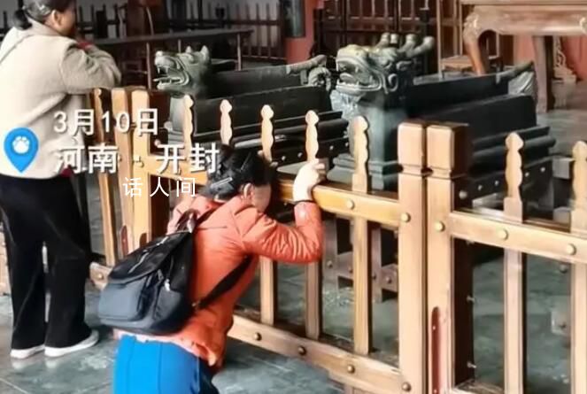 景區回應女子跪在開封府大堂嚎哭 看到包公可能心里有委屈